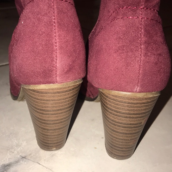 Women’s Sz 8 Wine Booties - Picture 2 of 3